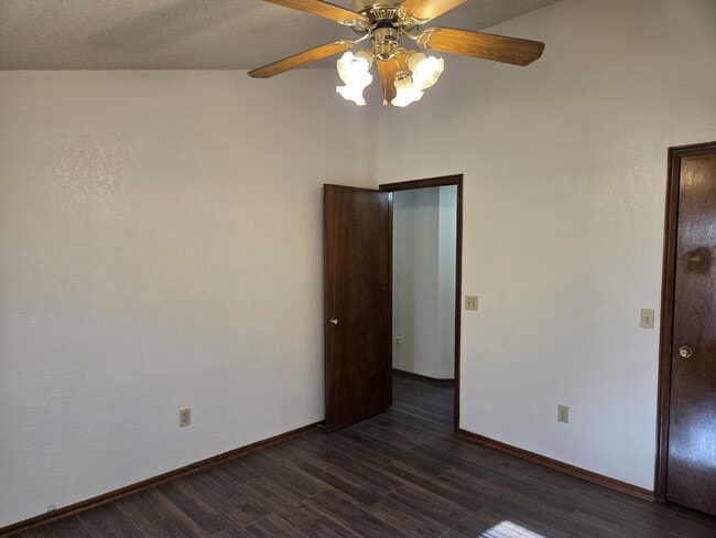 Building Photo - 2122 Meench Dr