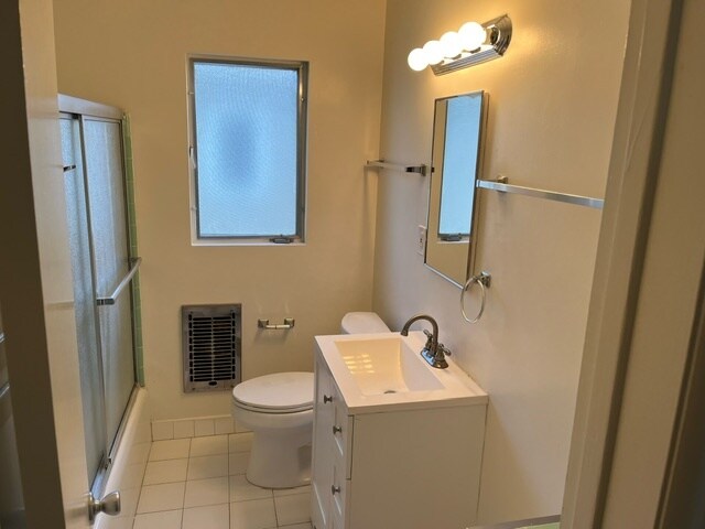 37-D Bath - 3137 S Barrington Ave