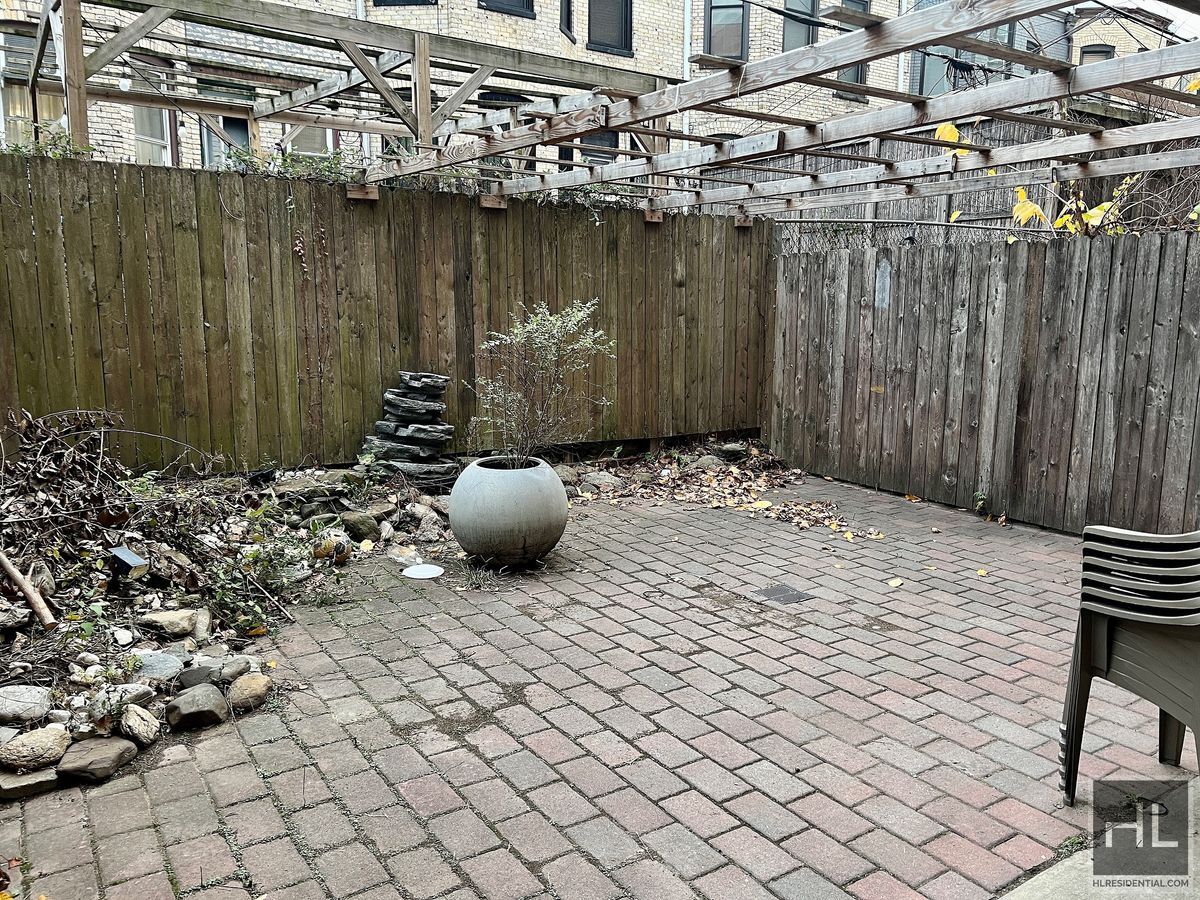 Building Photo - 4BR 3BA Historic Limestone Duplex In Crown...