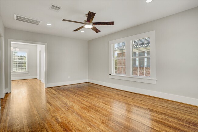 Building Photo - 4314 Bell St