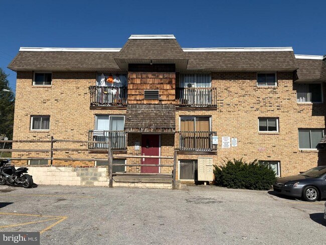 Building Photo - 403 N Newberry St