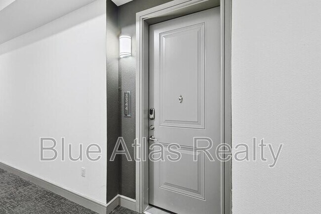 Building Photo - 2700 Old Denton Rd