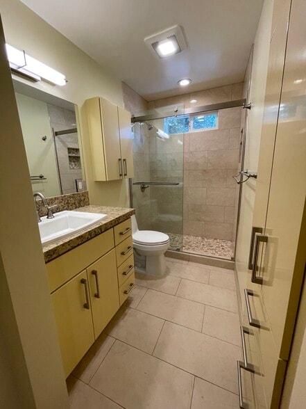 Bath Vanity and Shower - 727 Laurel St