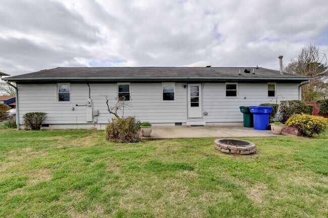 Building Photo - 609 Birch Dr