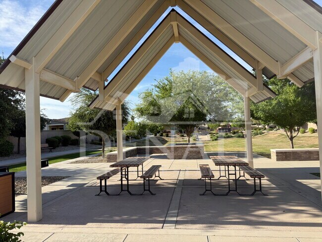 Building Photo - 1153 E Nolan Pl