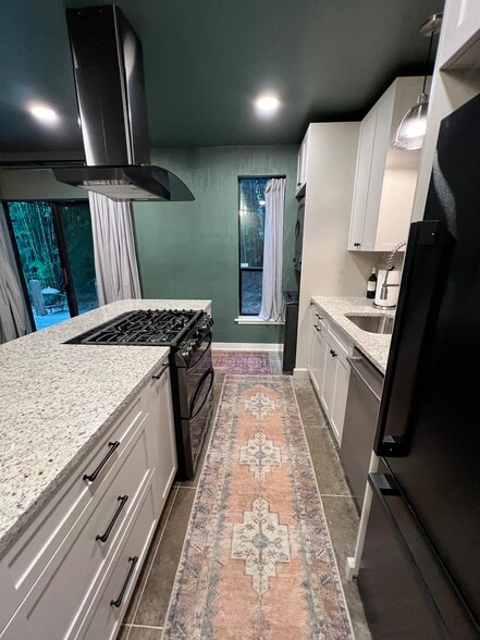 kitchen - 130 E Longview St