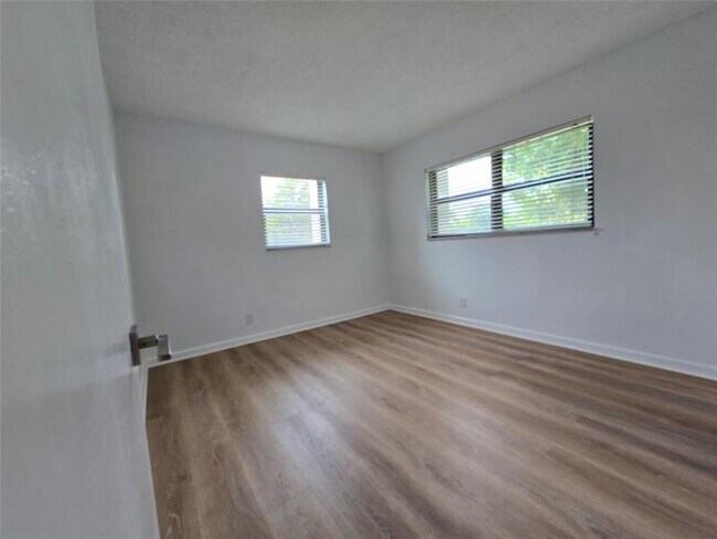 Building Photo - 1000 River Reach Dr
