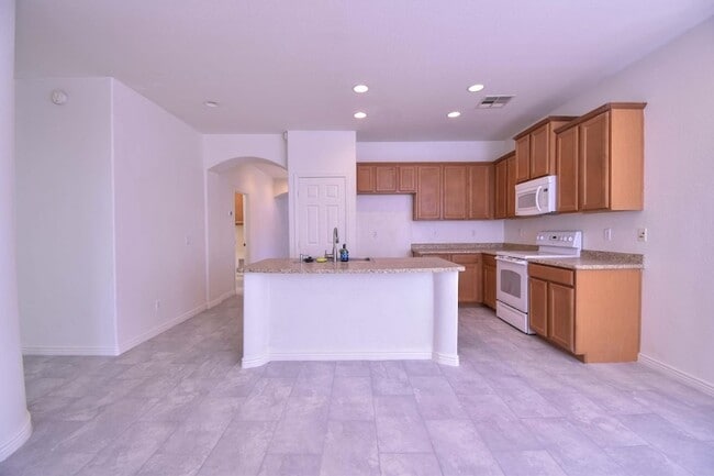 Building Photo - 21017 W Glen St