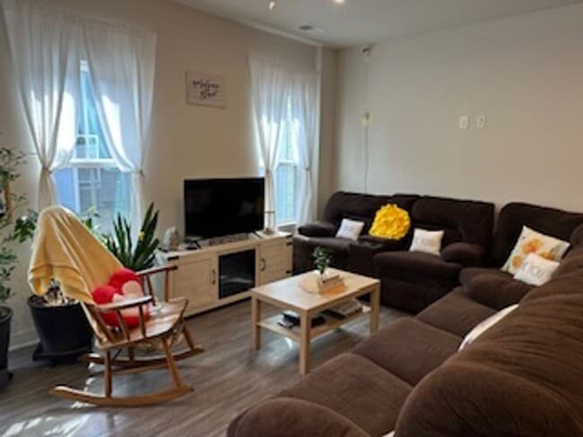 Building Photo - Chesapeake-Townhouse-Cardinal Meadows-3BR-2.5BA-1 Car Garage