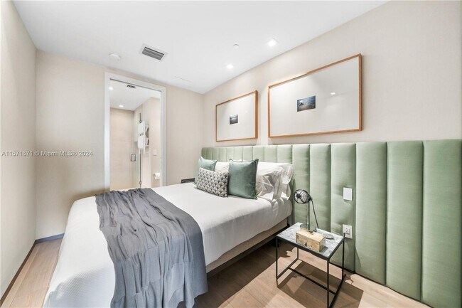 Building Photo - 10203 Collins Ave