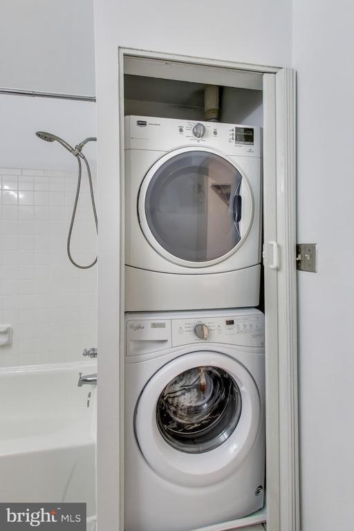 Building Photo - 1639 Carriage House Terrace