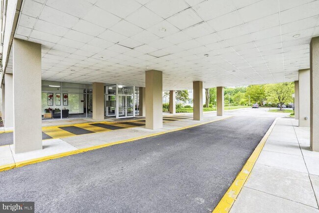 Building Photo - 6631 Wakefield Dr