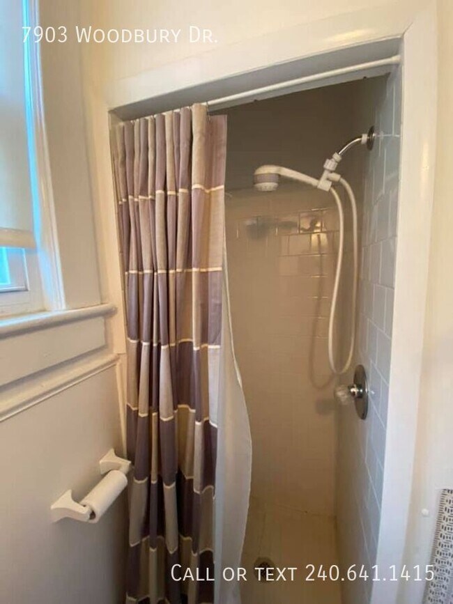 Building Photo - 7903 Woodbury Dr