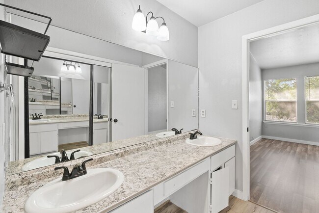 Building Photo - PM2-AUS7505 Saint Amant Pl