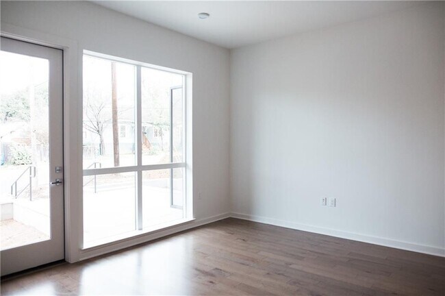 Building Photo - 207 W Johanna St