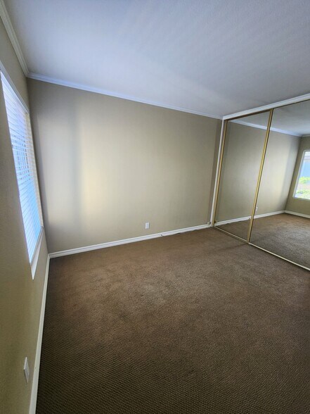 Building Photo - 630 W Palm Ave