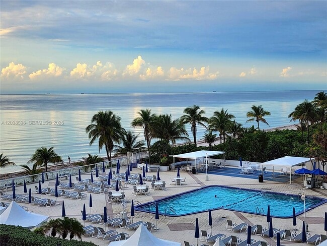 Building Photo - 2030 S Ocean Dr
