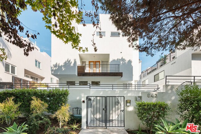 Building Photo - 843 17th St