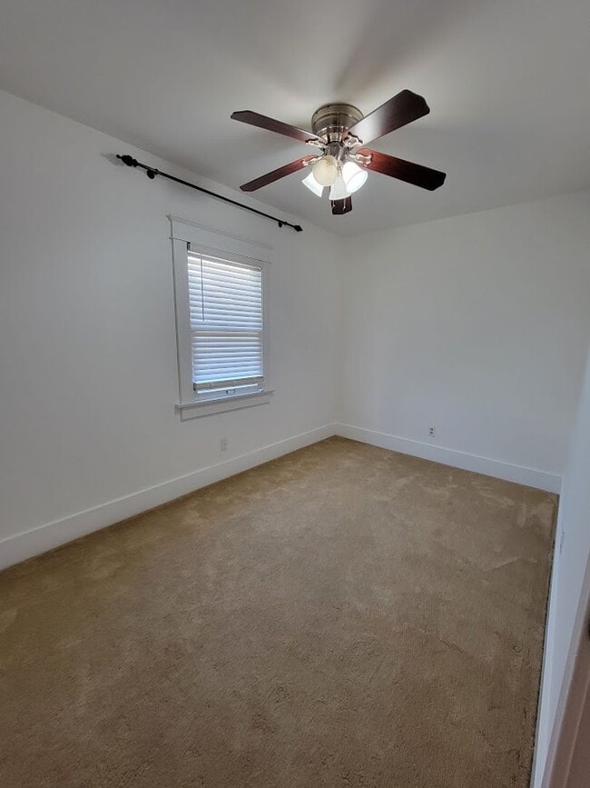 Building Photo - BEAUTIFUL 4BD - 3BA SINGLE STORY HOUSE WITH PRIVATE LAUNDRY AND DETACHED 2 CAR GARAGE