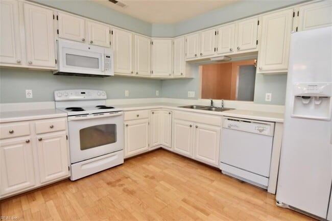 Building Photo - 145 Horse Run Dr
