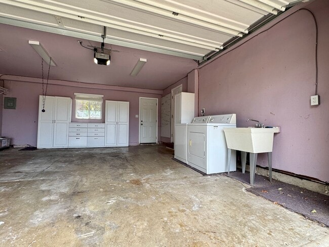 Building Photo - 8829 Greenview Pl