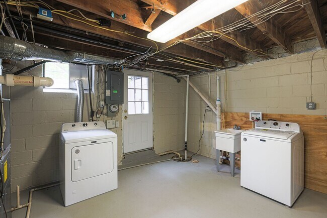 Building Photo - 1113 N Marlyn Ave