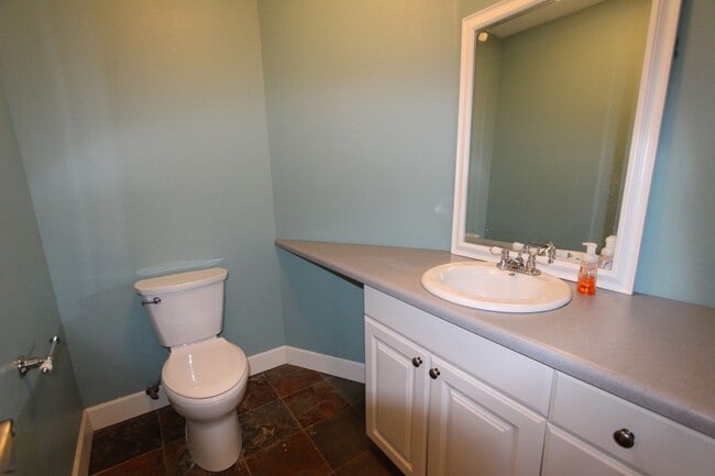 Building Photo - Stunning Boulder Pointe home with Huge Bon...