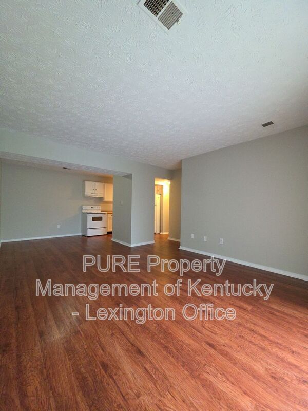 Building Photo - 352 Redding Rd