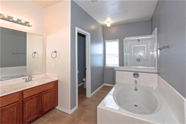 Building Photo - 2302 Oakleaf Hills Cir