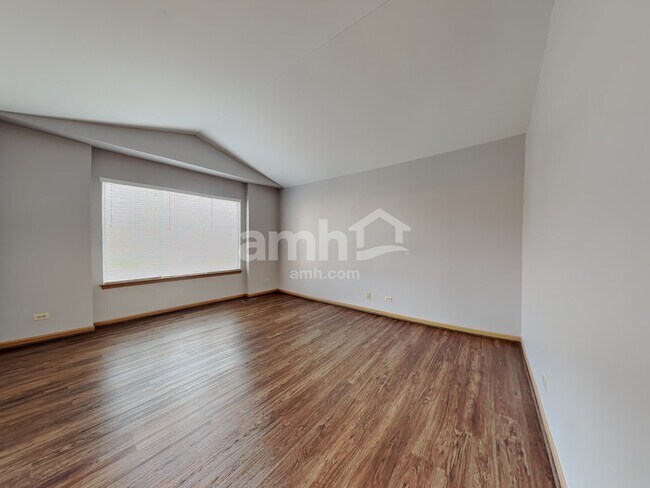 Building Photo - 233 E Cobbler Ct