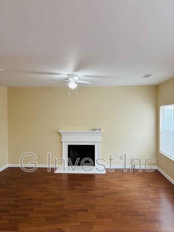 Building Photo - 4995 Upper Elm St