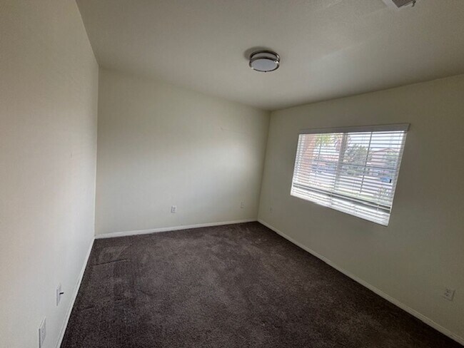 Building Photo - 1073 SPUD Moreno St