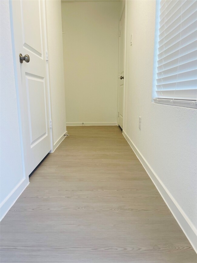 Building Photo - 12526 Mountain Daisy Rd