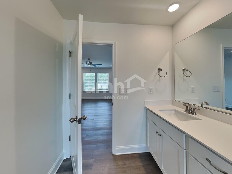 Building Photo - 3503 Lincoln Hts Ln