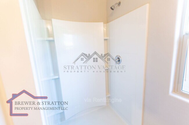 Building Photo - 495 E Rio Pl