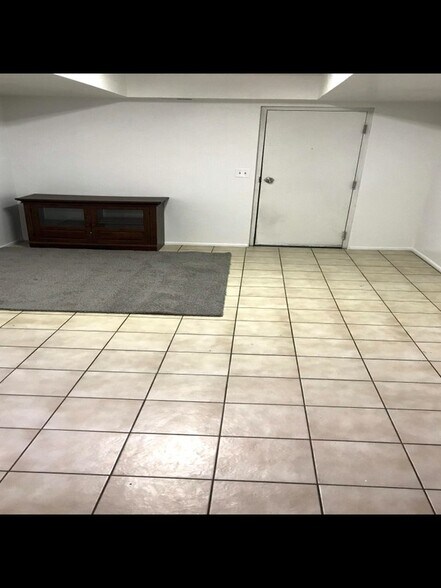 Building Photo - 633 E Acoma Rd