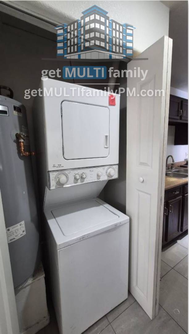 Building Photo - 3006 E Granada Rd