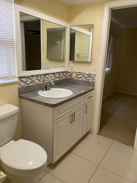 Main Bathroom - 11305 Scallop Dr