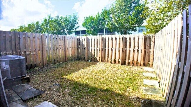 Building Photo - 1668 SE 26th Ter