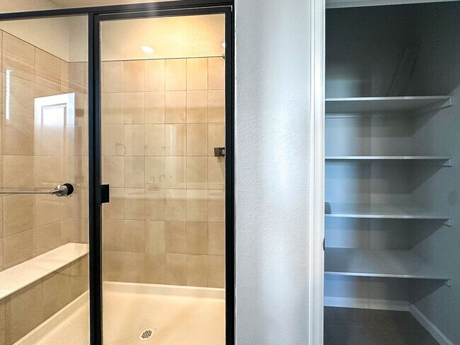 Building Photo - Alder Creek 3bd 2.5ba paired home for rent!
