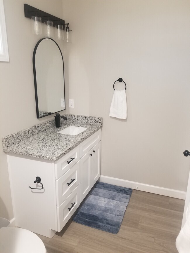 Building Photo - 13 Bigby St