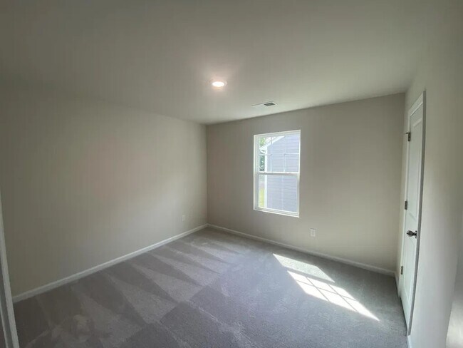 Building Photo - 1537 Woodhouse Dr