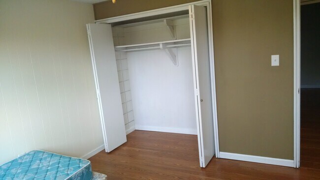 Building Photo - $749/Bedroom | 3BR/2BA Condo Near UT Ag Ca...