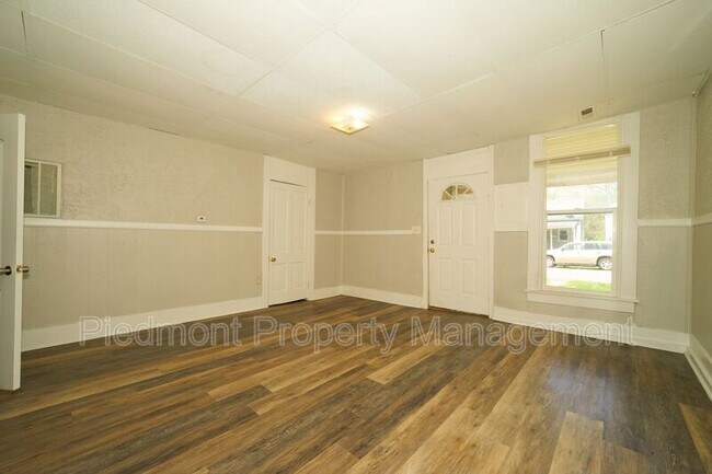 Building Photo - 329 W Locust St