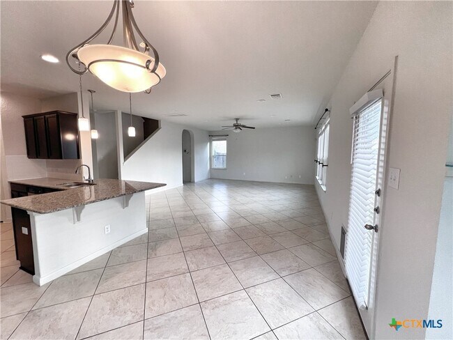 Building Photo - 310 Creekview Way