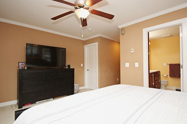 Building Photo - Dog-Friendly Brookwood Home Near UVA & Downtown