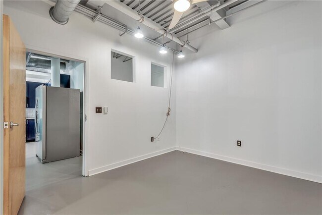 Building Photo - 400 Village Pkwy