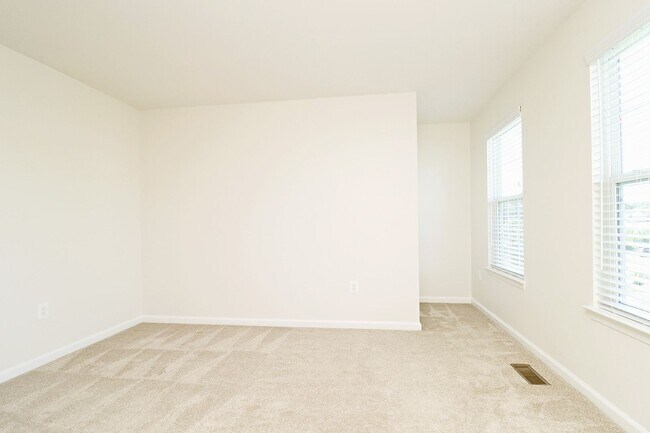 Building Photo - Pet-Friendly Holly Hill Home With Fenced Yard