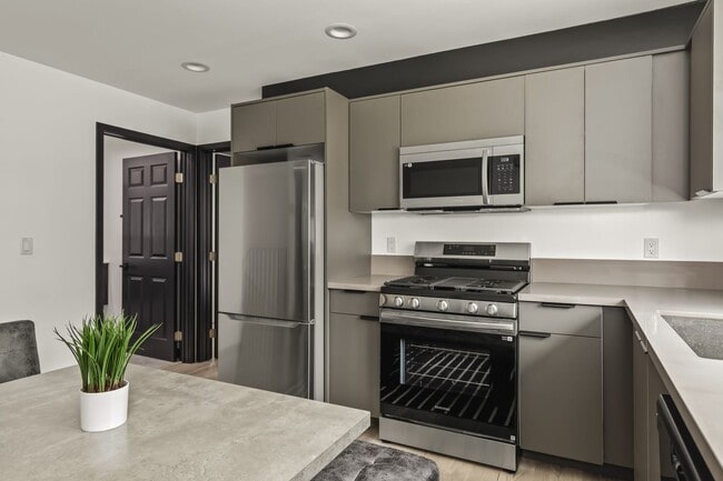 Building Photo - 10773 Ashton Ave