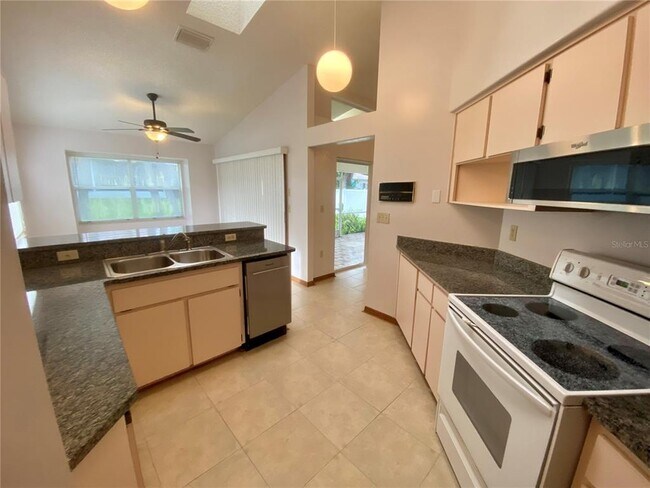Building Photo - 8201 Rhanbuoy Rd